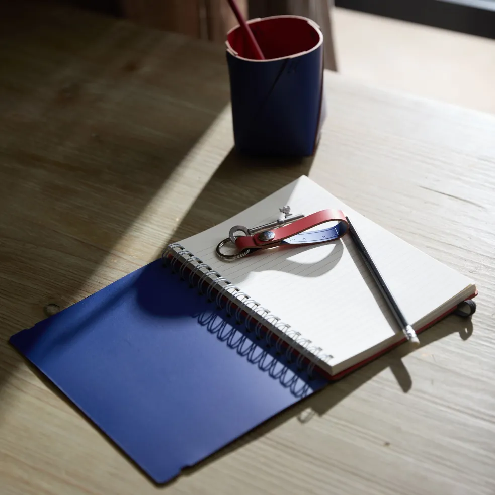 Outlet Cuero Two Tone Pencil Pot Blue & Red Desk Accessories | Gifts Under £50